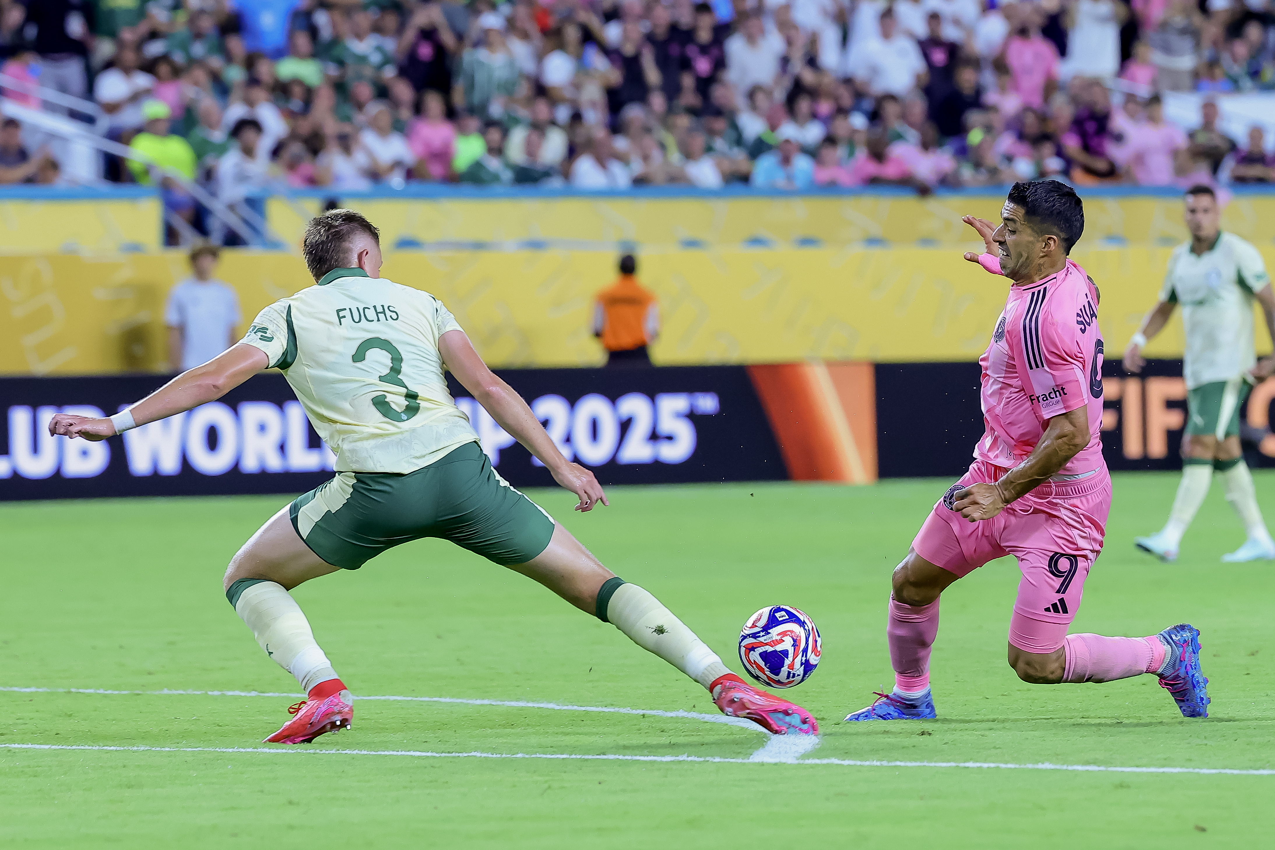 AYX体育赛事-世界级足球赛事中一幕幕精彩纷呈的简单介绍