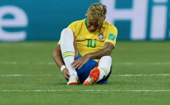 爱游戏体育-关于喧嚣的赛场上，唯有拼搏者终会捧起胜利的果实的信息