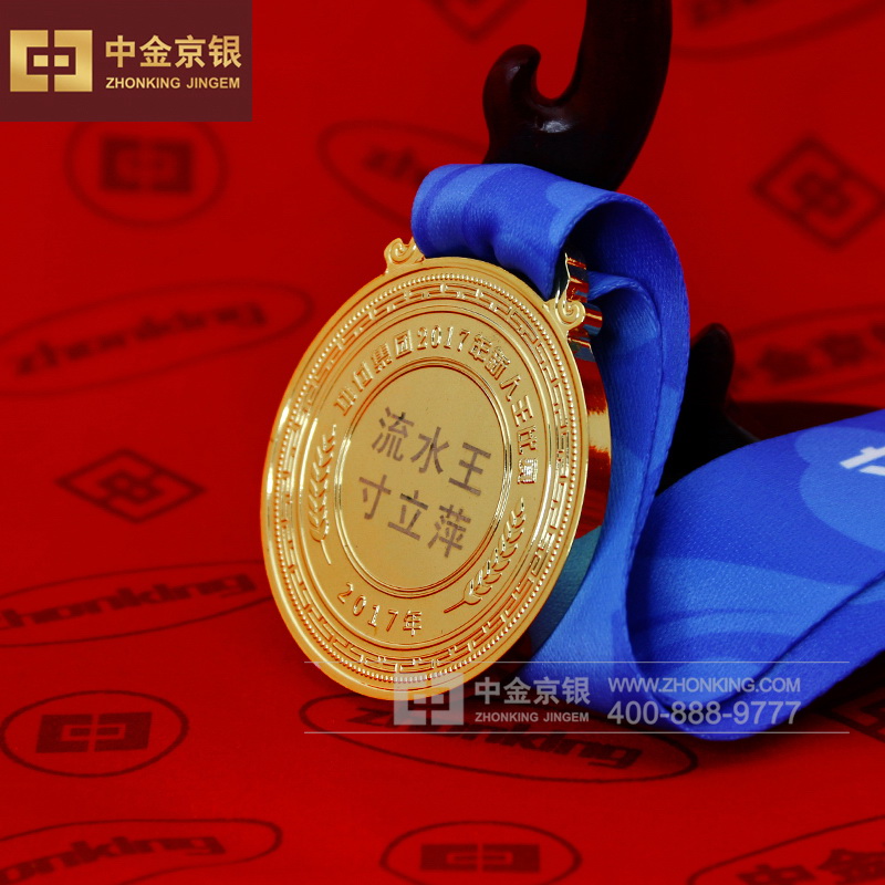 智利代表团在击剑比赛中获得奖牌