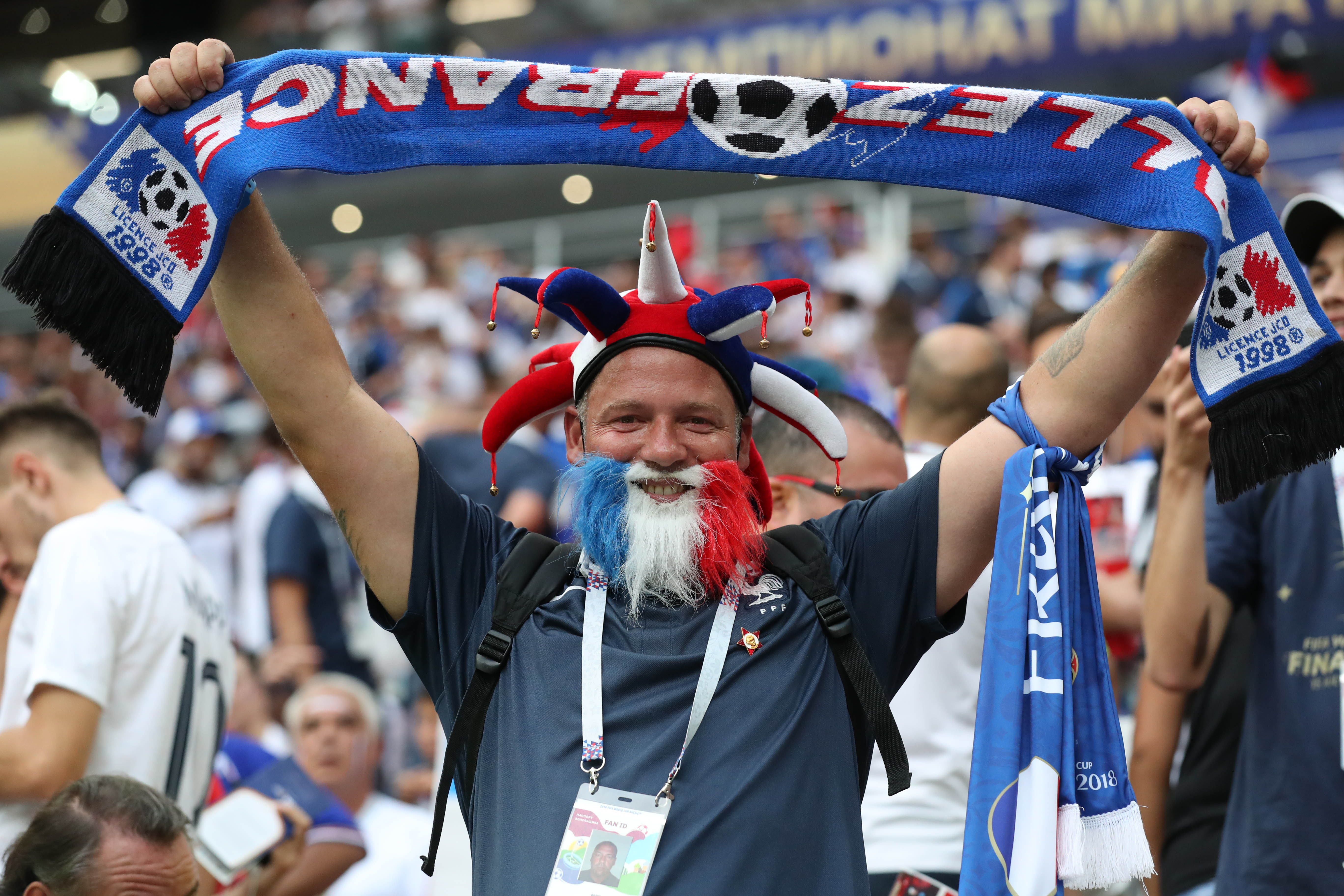 足球联赛中的精彩表现让球迷欲罢不能