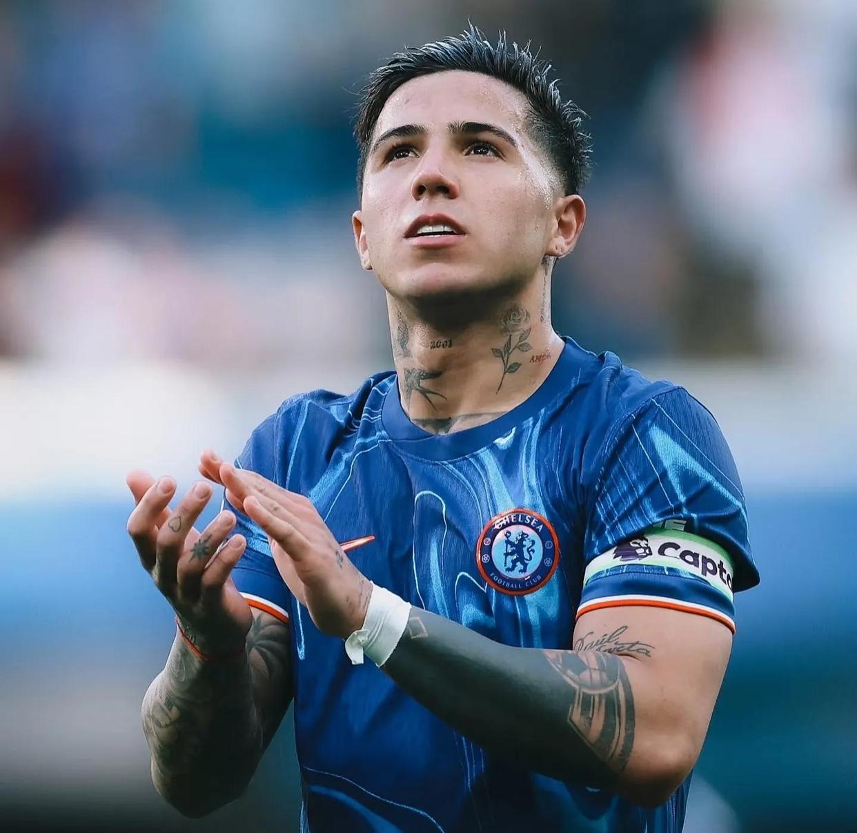 爱游戏官方-包含阿根廷边锋飒爽英姿，带领球队取胜的词条