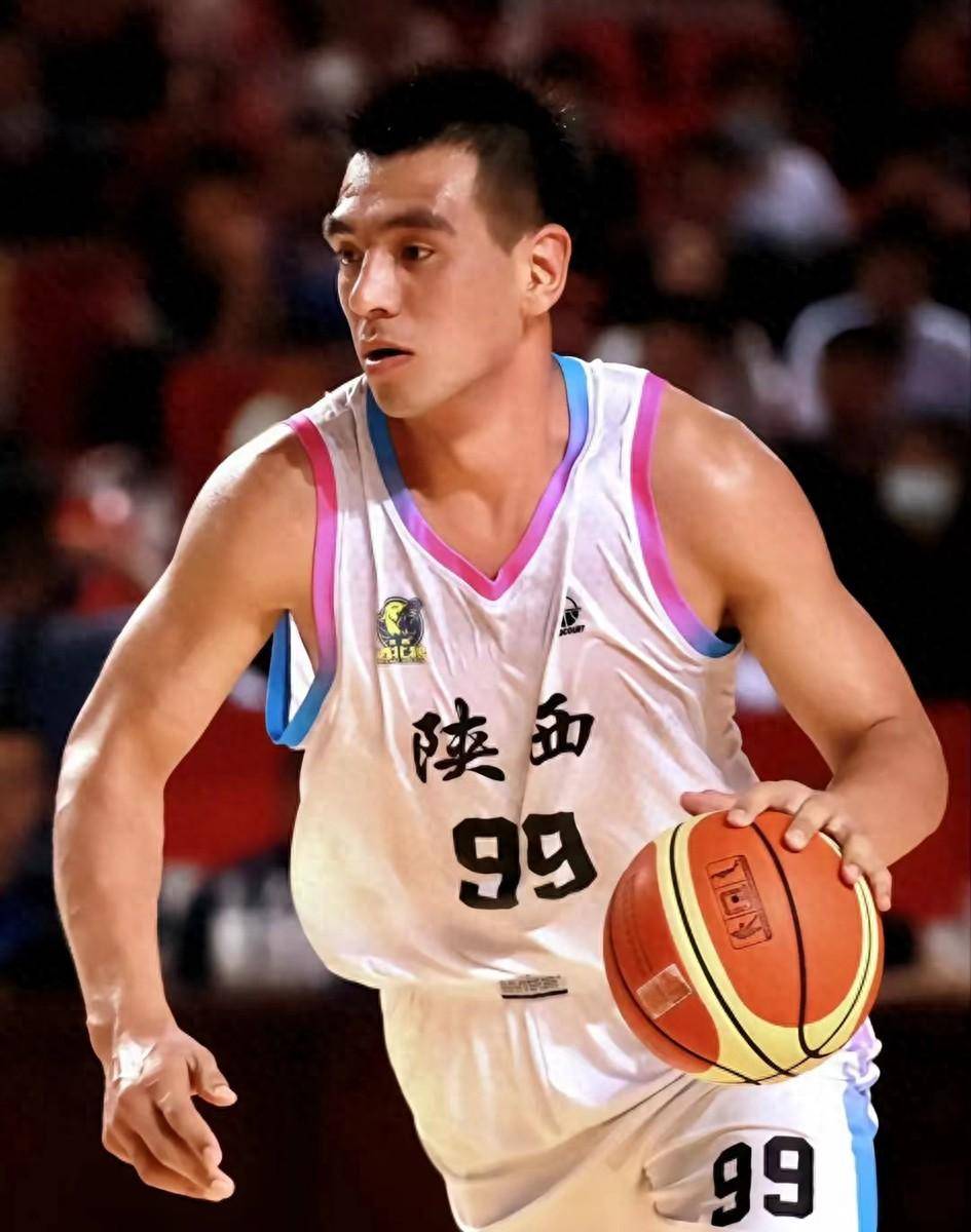 四川男篮再胜一场，势不可挡重返榜首