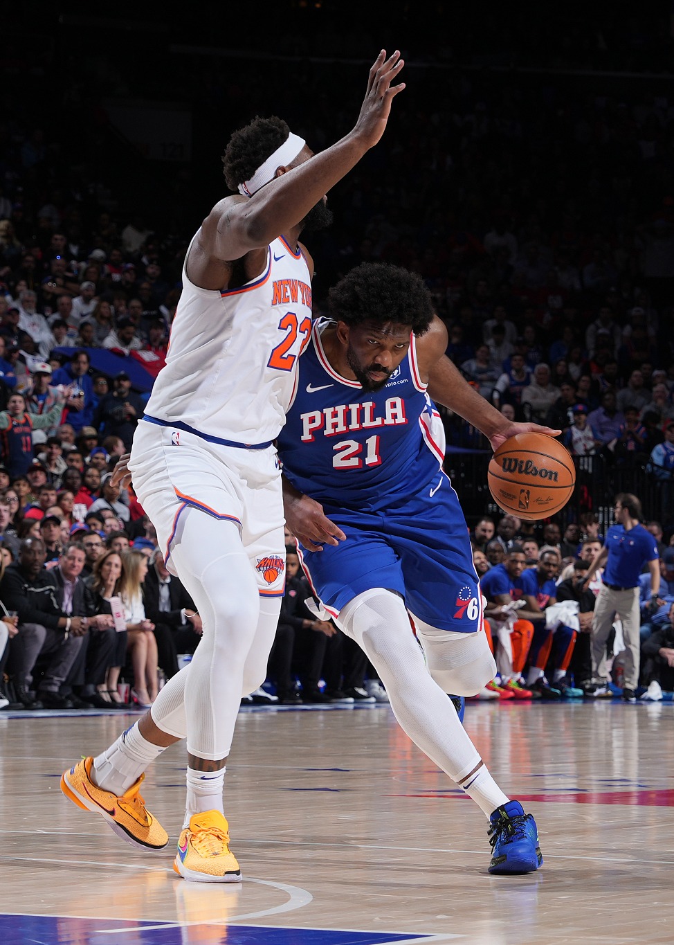 爱游戏娱乐-76人大胜凯尔特人，恩比德上演全场最佳33分表现