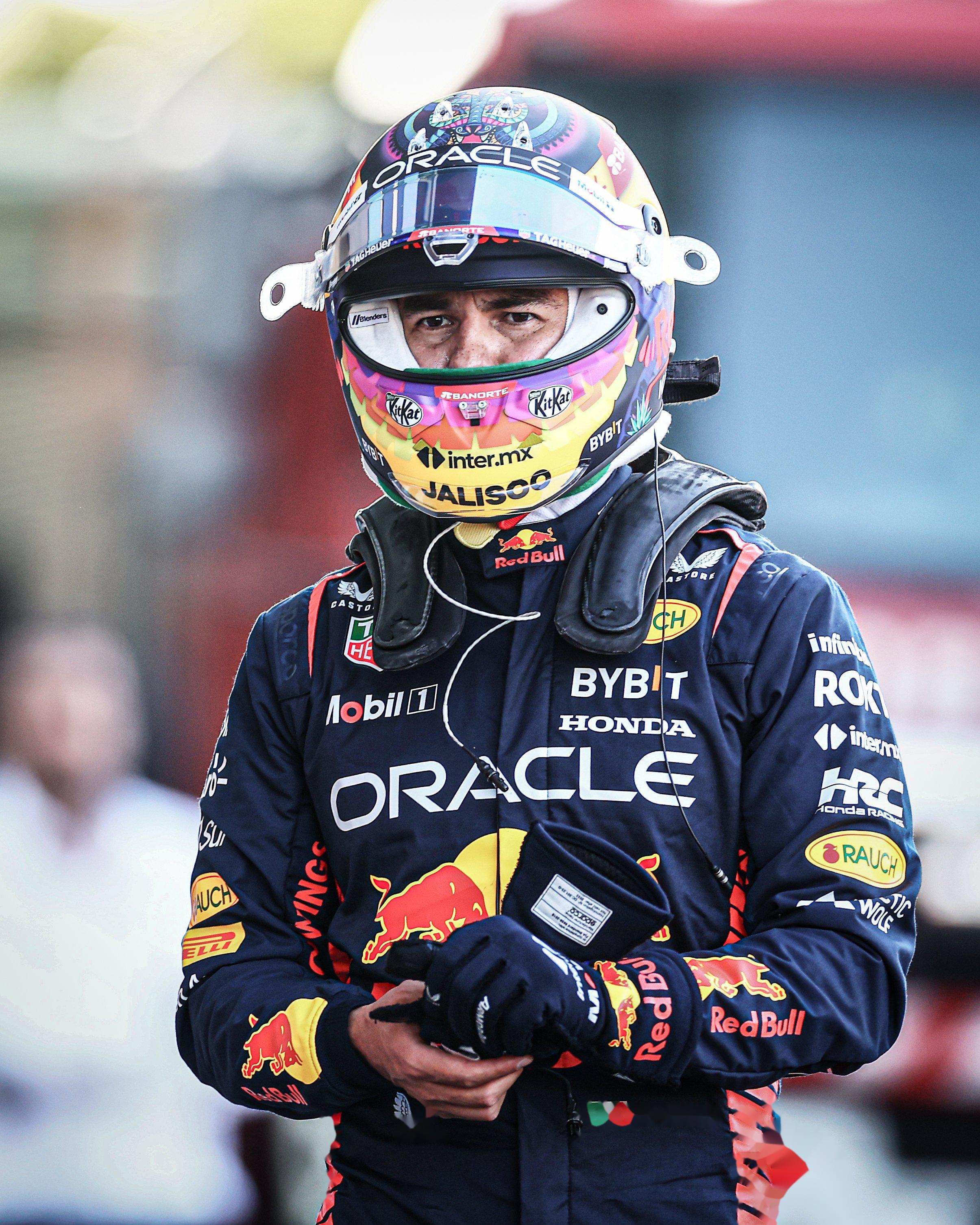 包含梅赛德斯险胜红牛二队，佩雷兹扛起全队的词条