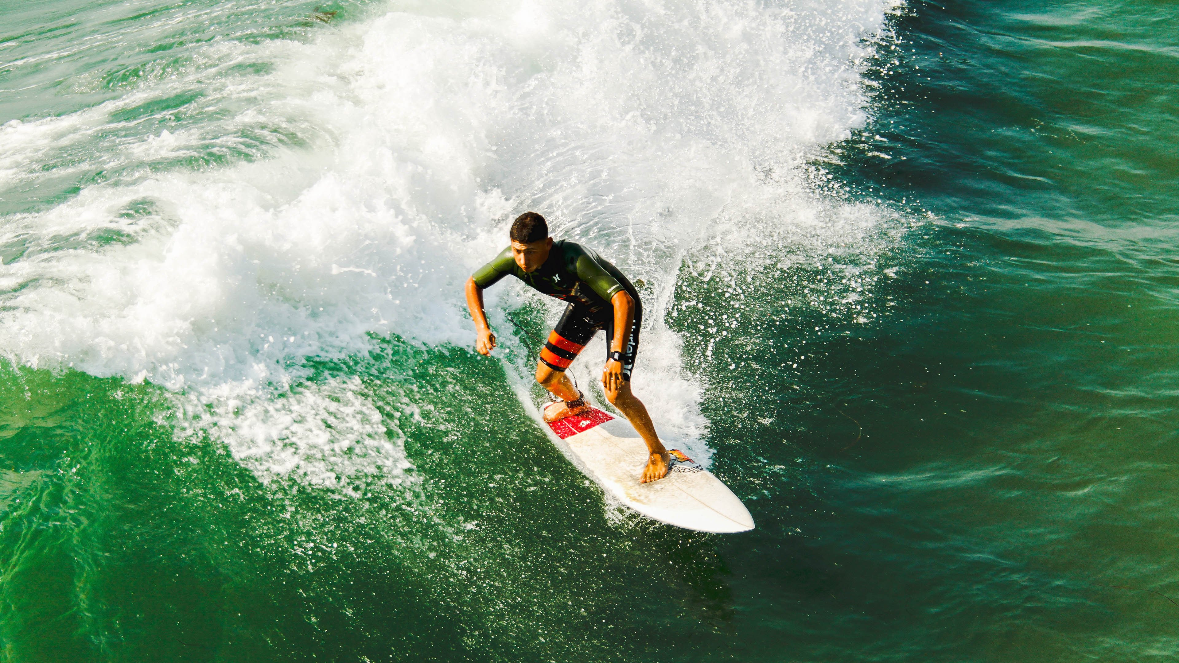 AYX体育赛事-黄潜战术风暴，比利亚雷亚尔如何以精密体系压制比利时，莱万单点爆破摧毁防线