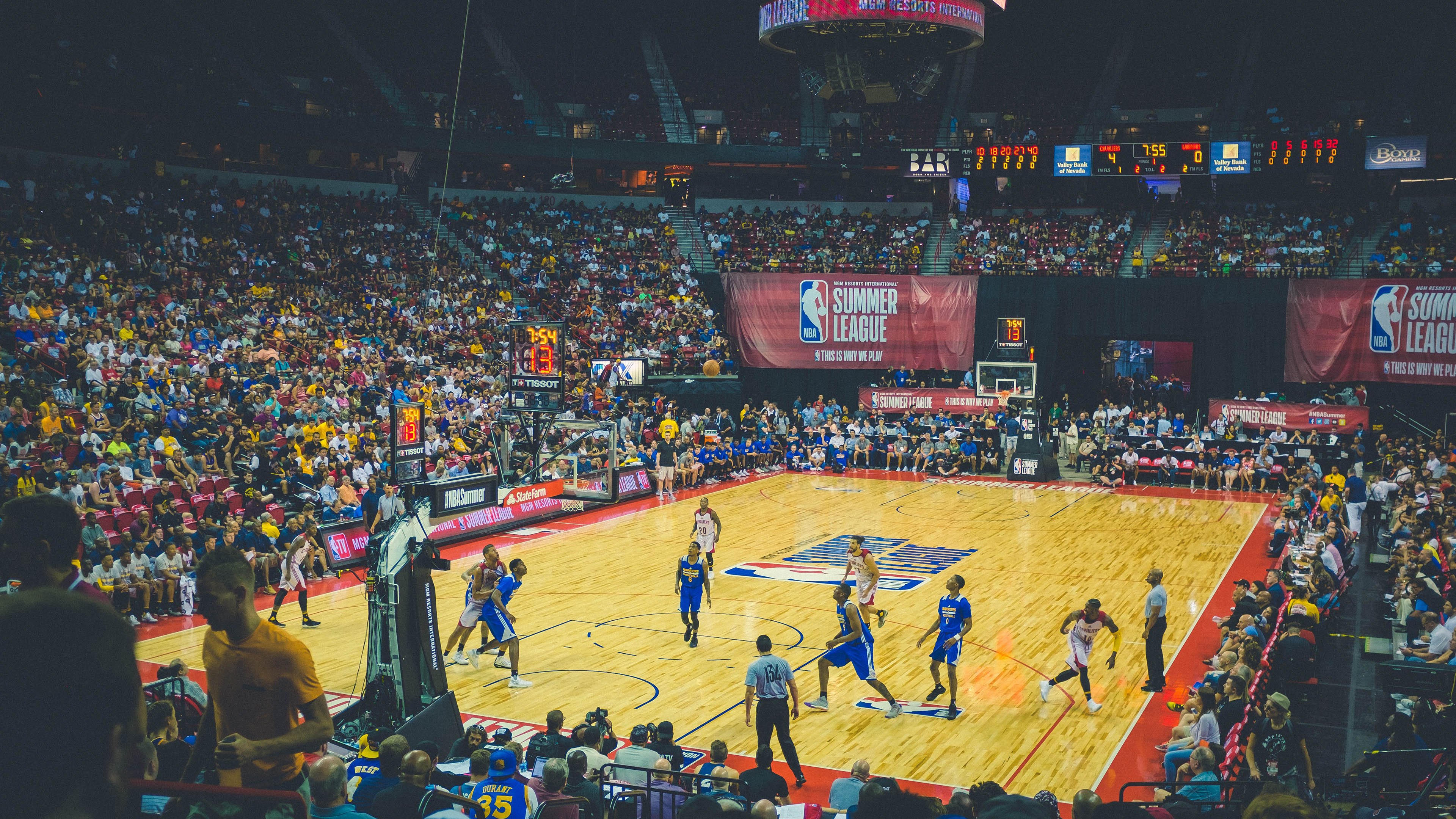 生涯之夜与横扫之夜，体育的双重奏鸣